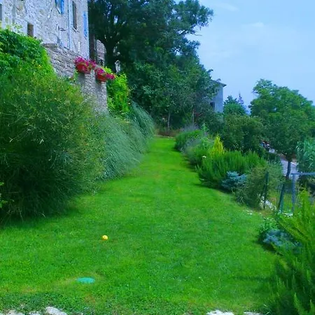 Ruine-motovun Dh מוטובון